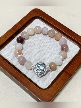 Handmade mother of pearl Bunny Cameo charm Bracelet | Natural Violet Agate 10mm